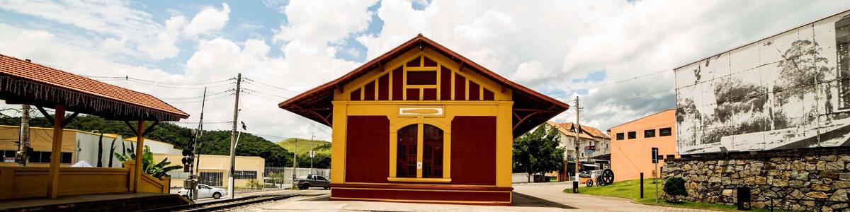 Estação Ferroviária para transporte de cargas e pessoas em 1876. Estação de trem antiga na cidade de Guararema, São Paulo, Brasil.