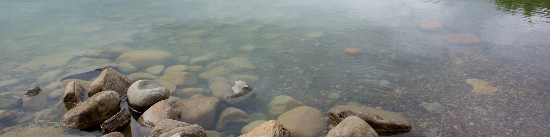 Kebnekaise showing a lake or waterhole