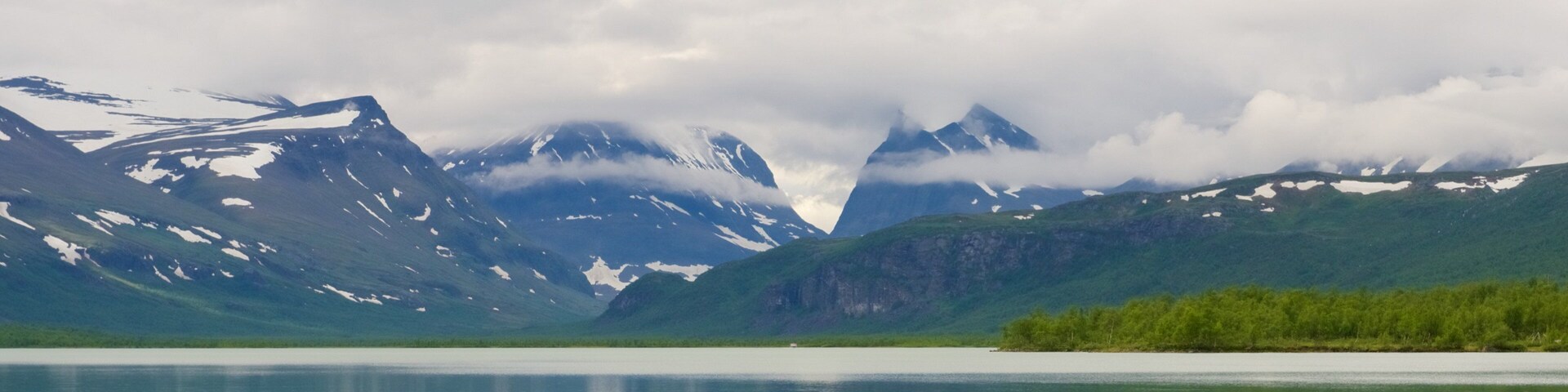 Kebnekaise which includes a lake or waterhole, mist or fog and mountains
