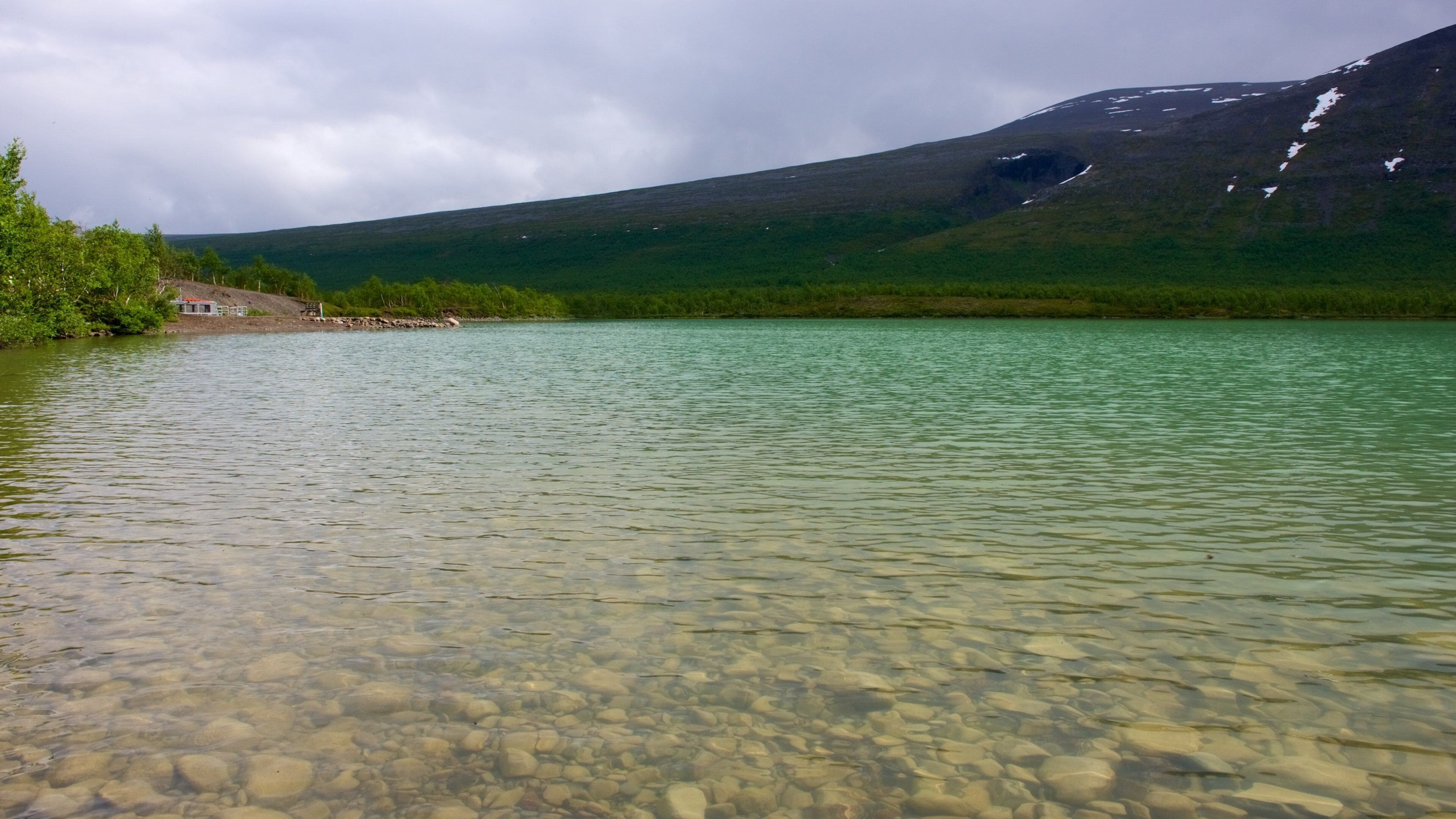 Kebnekaise showing a lake or waterhole and mountains