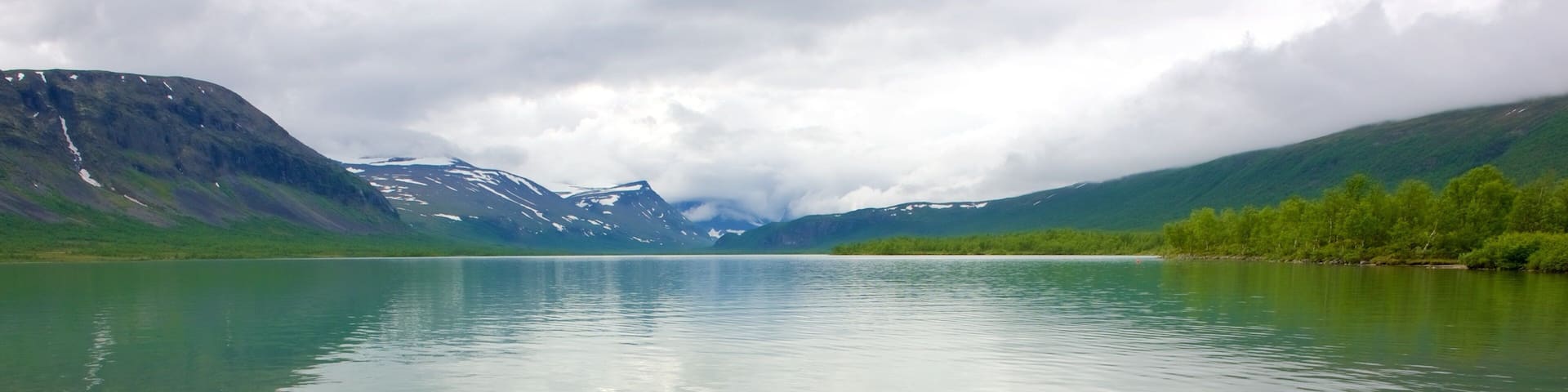 Kebnekaise which includes a lake or waterhole