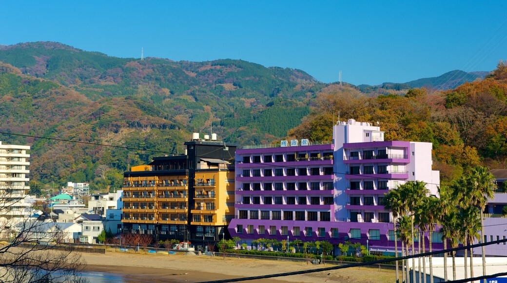 Strand von Toi das einen Berge, Hotel und Strand