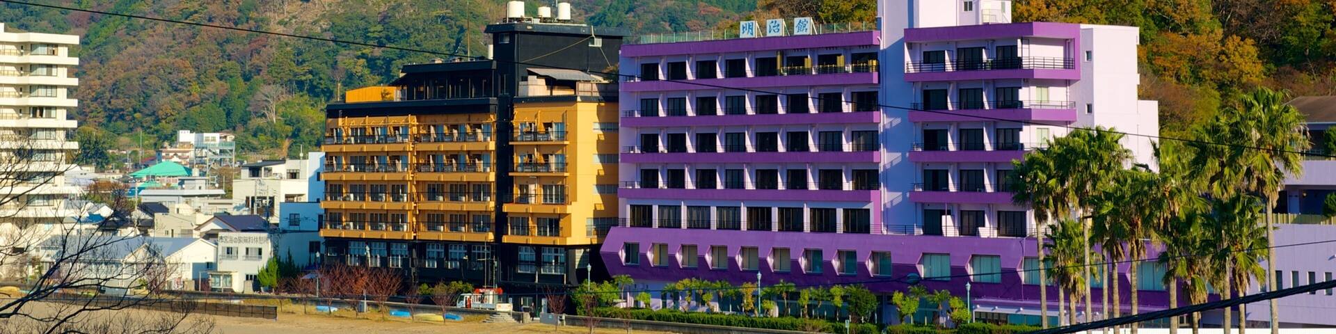 Strand von Toi das einen Berge, Hotel und Strand