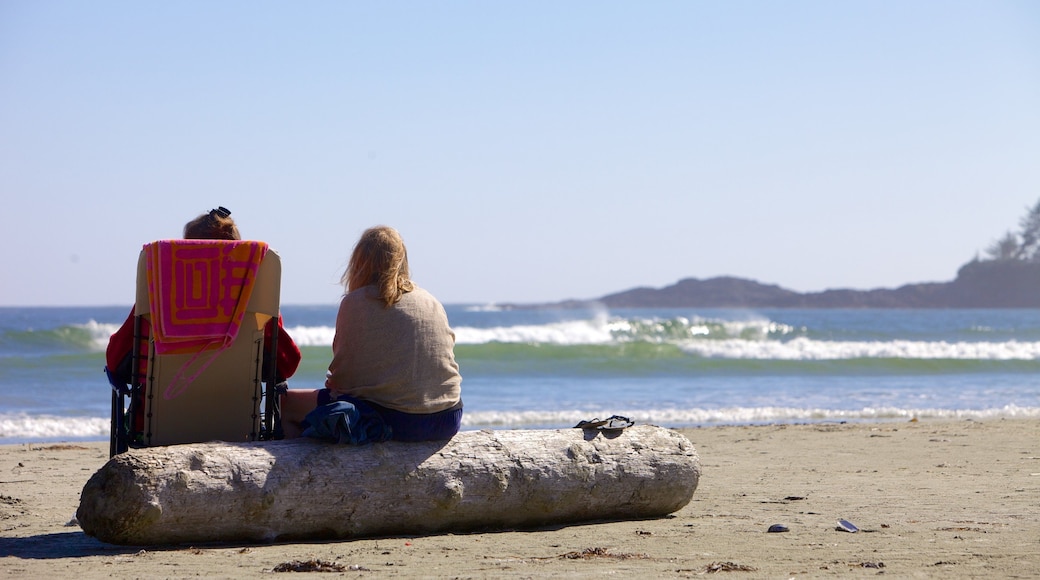 Chesterman Beach showing a sandy beach as well as a couple
