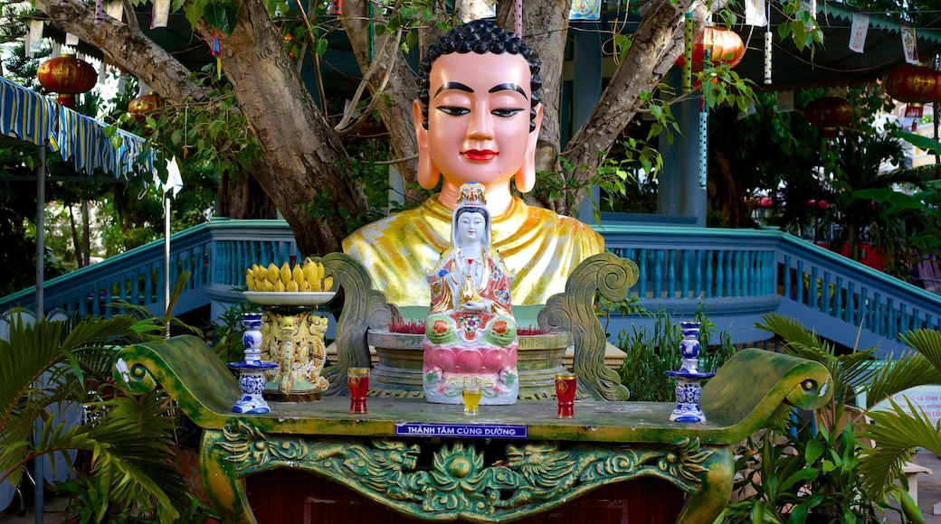 Linh Son Co Tu showing a temple or place of worship, a statue or sculpture and religious aspects