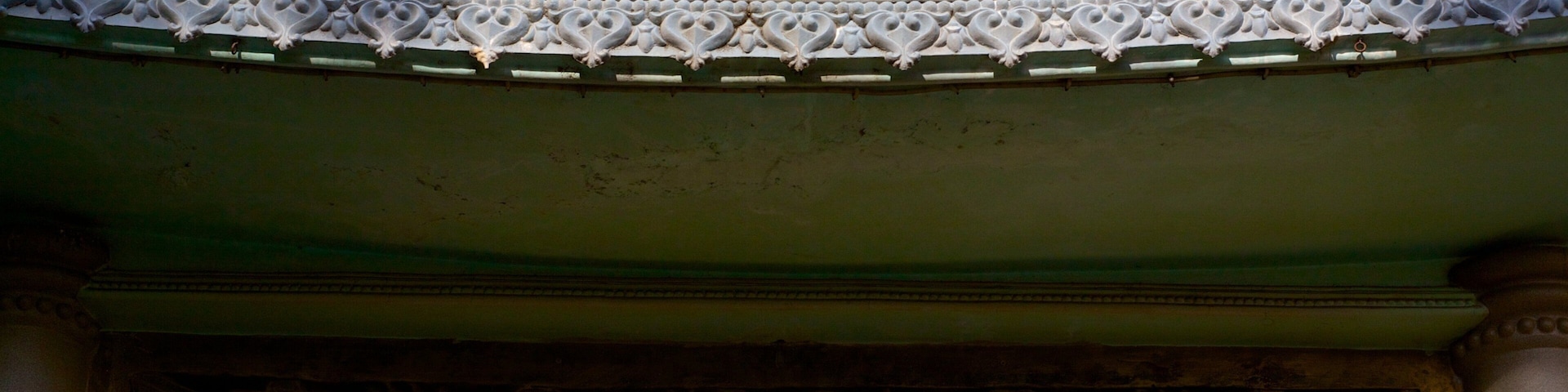 Linh Son Co Tu featuring religious elements and a temple or place of worship