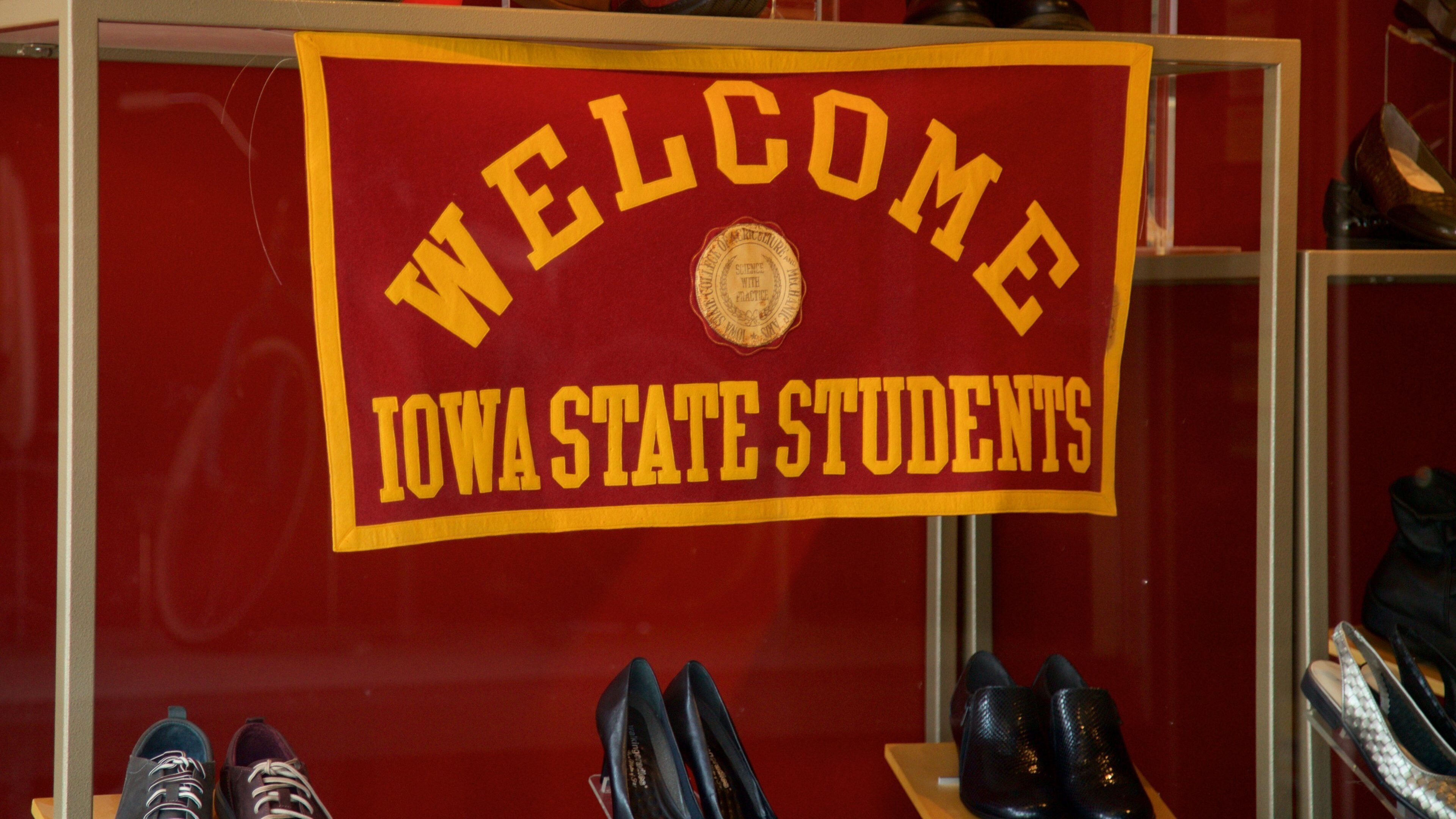 Quartier culturel Main Street qui includes signalisation