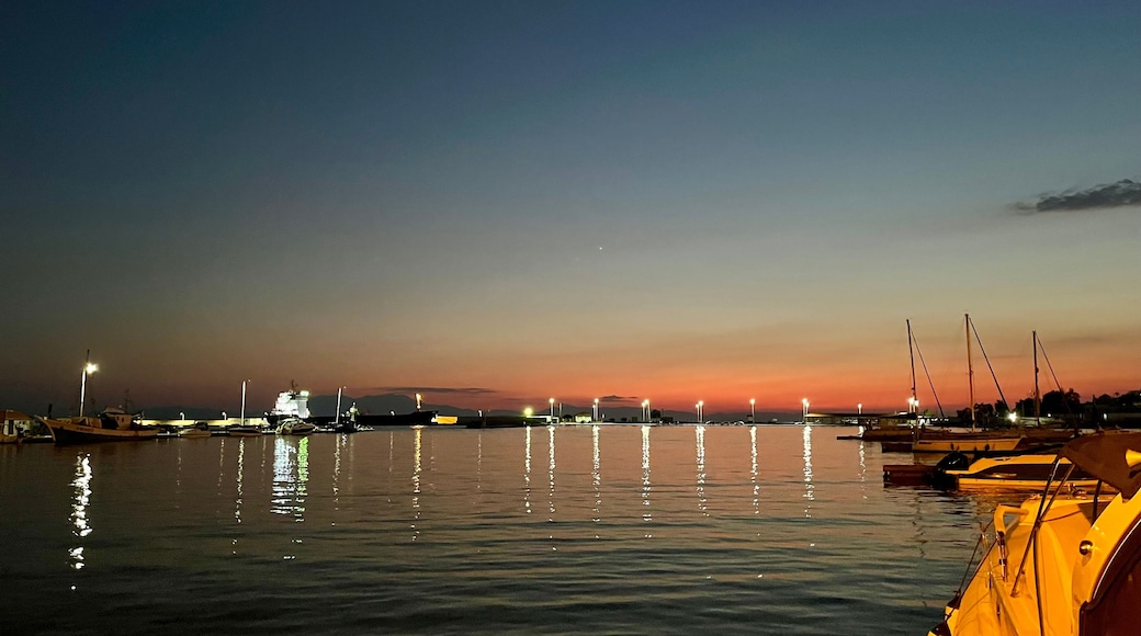 Nea Moudania Hafen bei Nacht