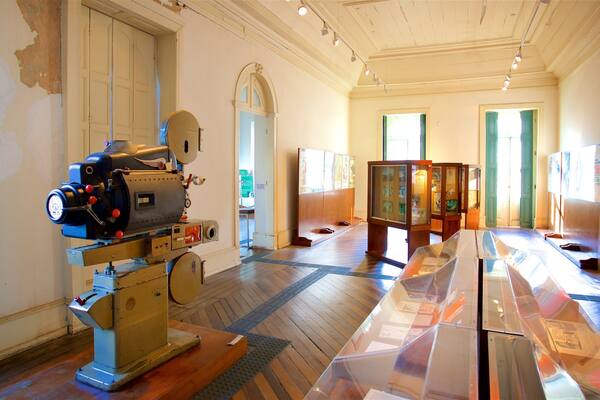 Museum of Image and Sound mit einem Innenansichten und Geschichtliches