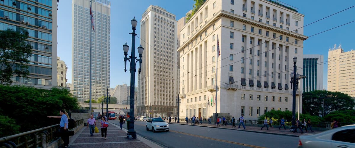 City Hall which includes a city and street scenes