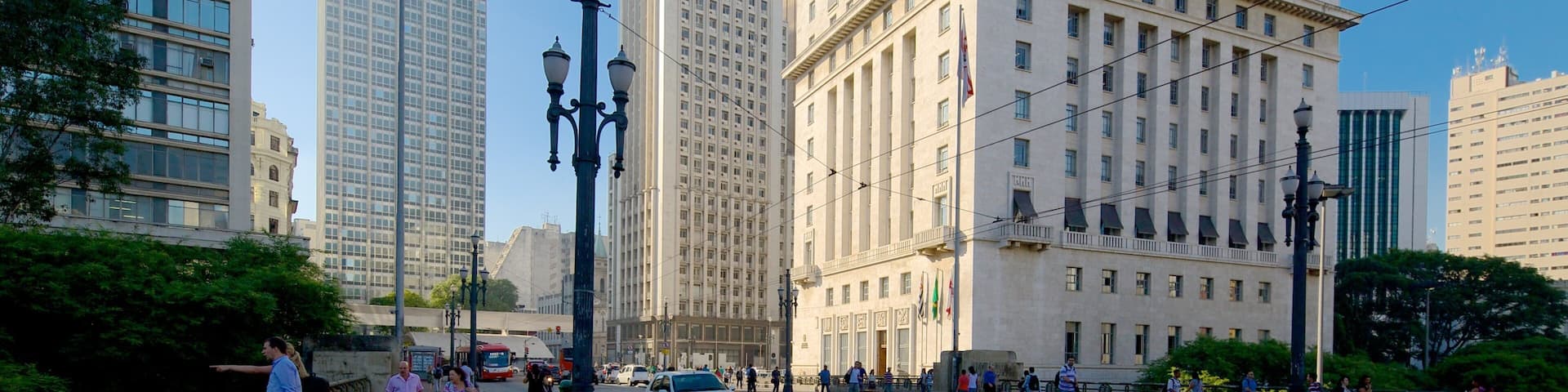 City Hall which includes a city and street scenes