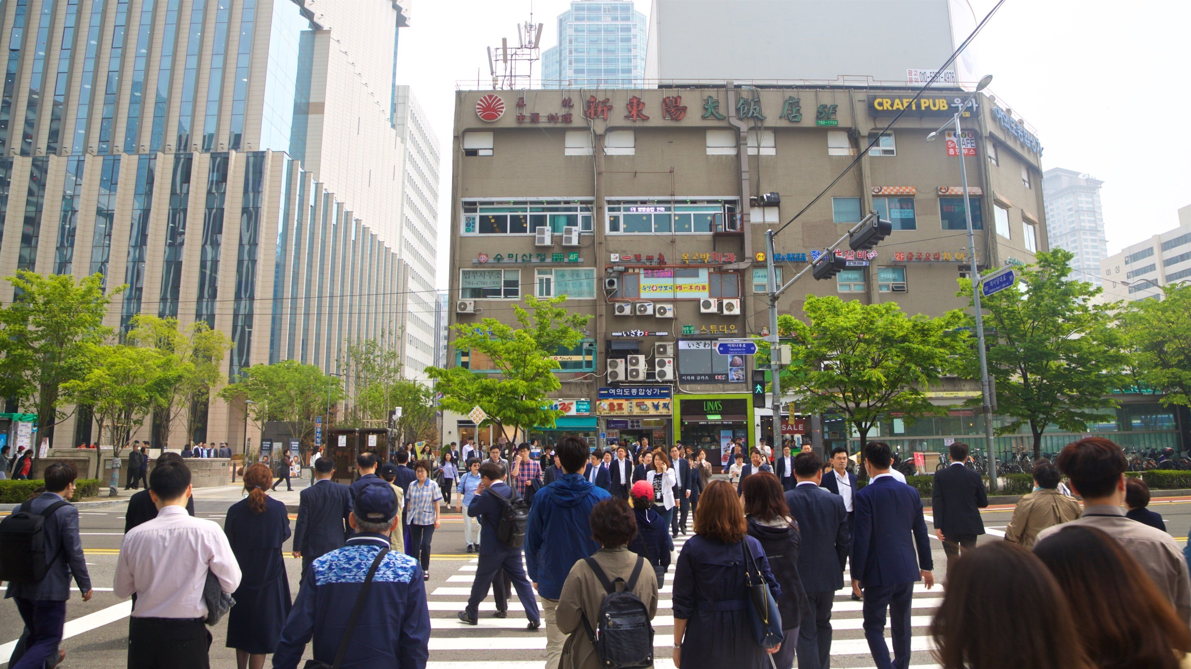 Yeouido showing street scenes and a city as well as a large group of people