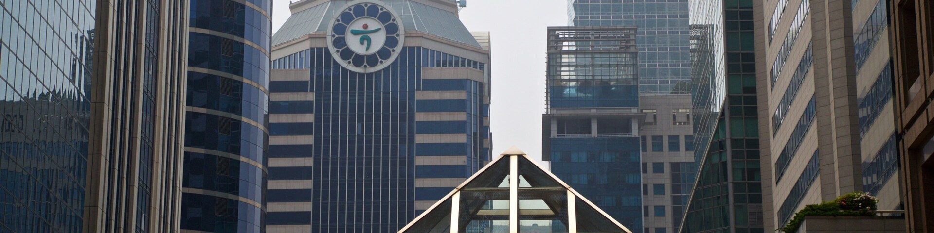 Yeouido showing a city