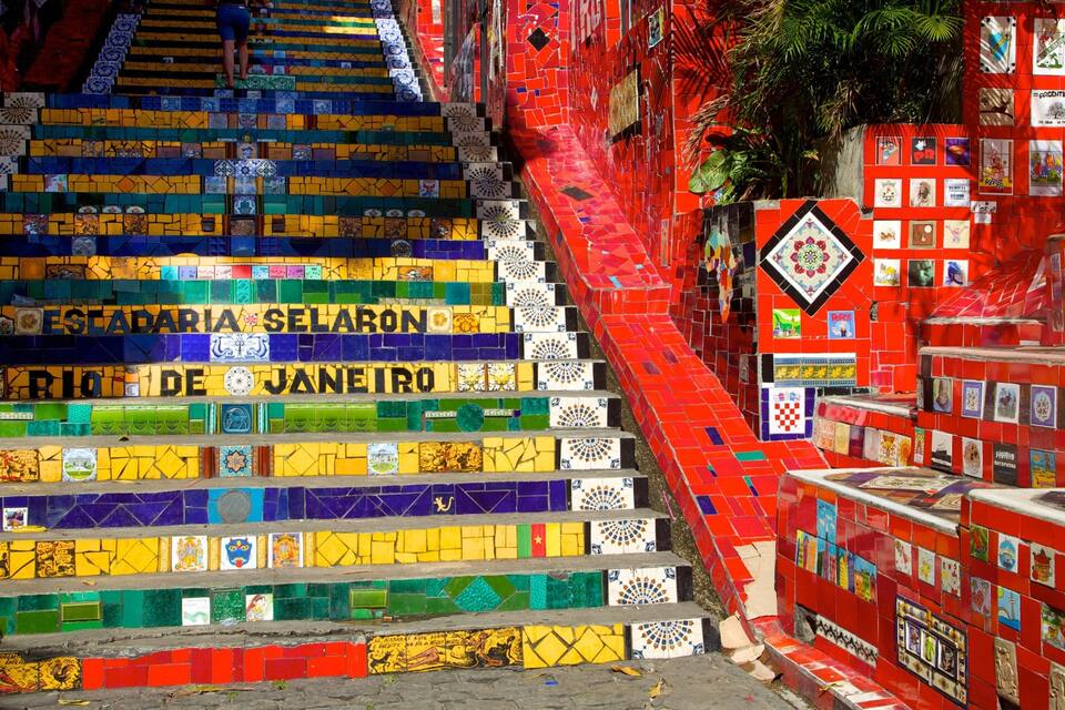 A colorful staircase with tiles spelling out "Rio de Janeiro."