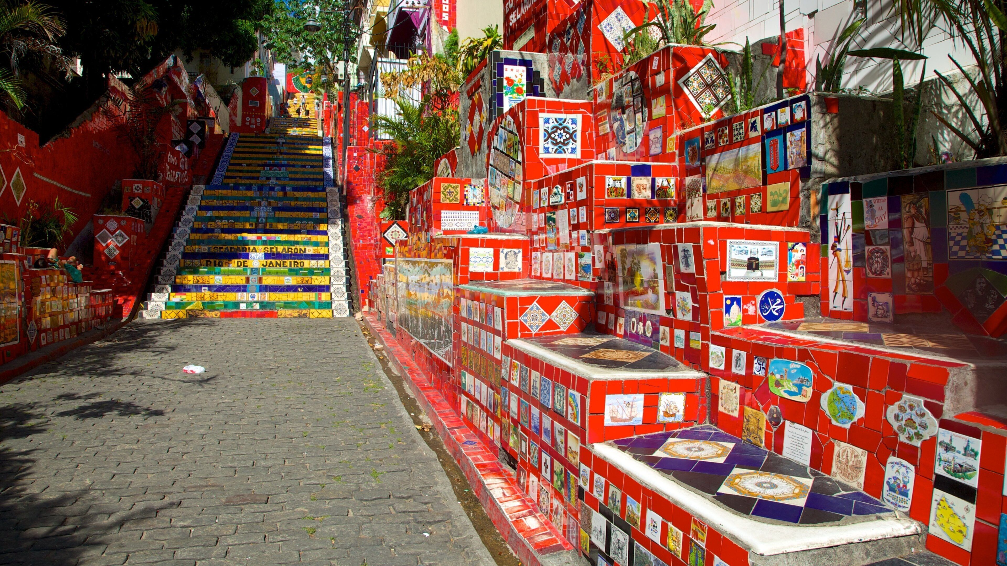 Escadaria Selarón mit einem Outdoor-Kunst und Straßenszenen