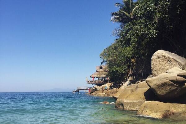After a scenic hike from Boca de Tomatlan, this small beautiful beach was the perfect place to cool off before continuing on to Las Animas. #yesplease #pacificocean