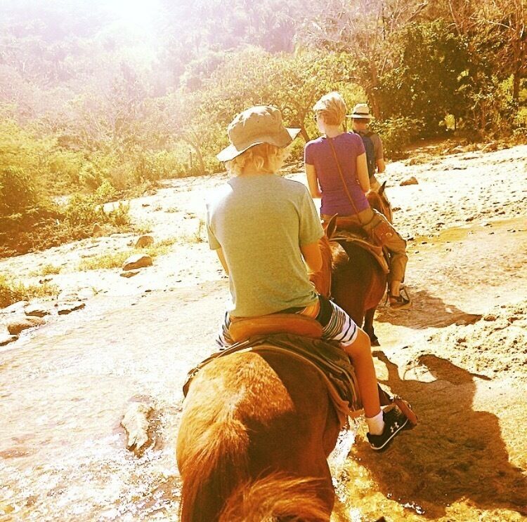 From Boco de Tomatlan we caught a water taxi to Quimixto where we then went on horses up to the waterfalls. Gorgeous! 

#green #mexico