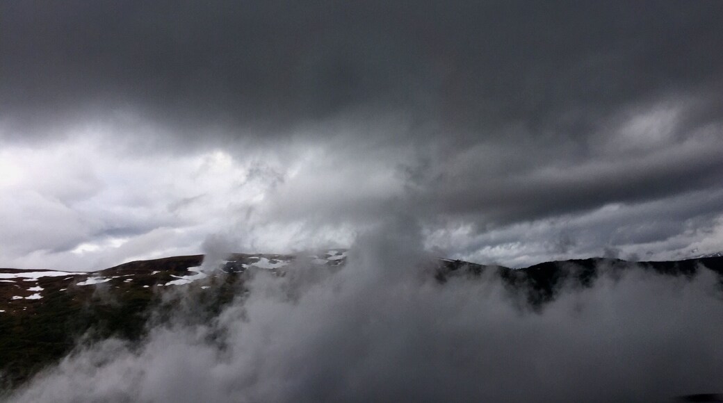 While driving past Vik i Sogn.
When I looked out of the window of a car to see this view, it actually felt like looking through a b&w filter 🔲
This photo shows exactly why I advised to get a car in #Norway: to see such parts of the country. You’d never see this in a city.