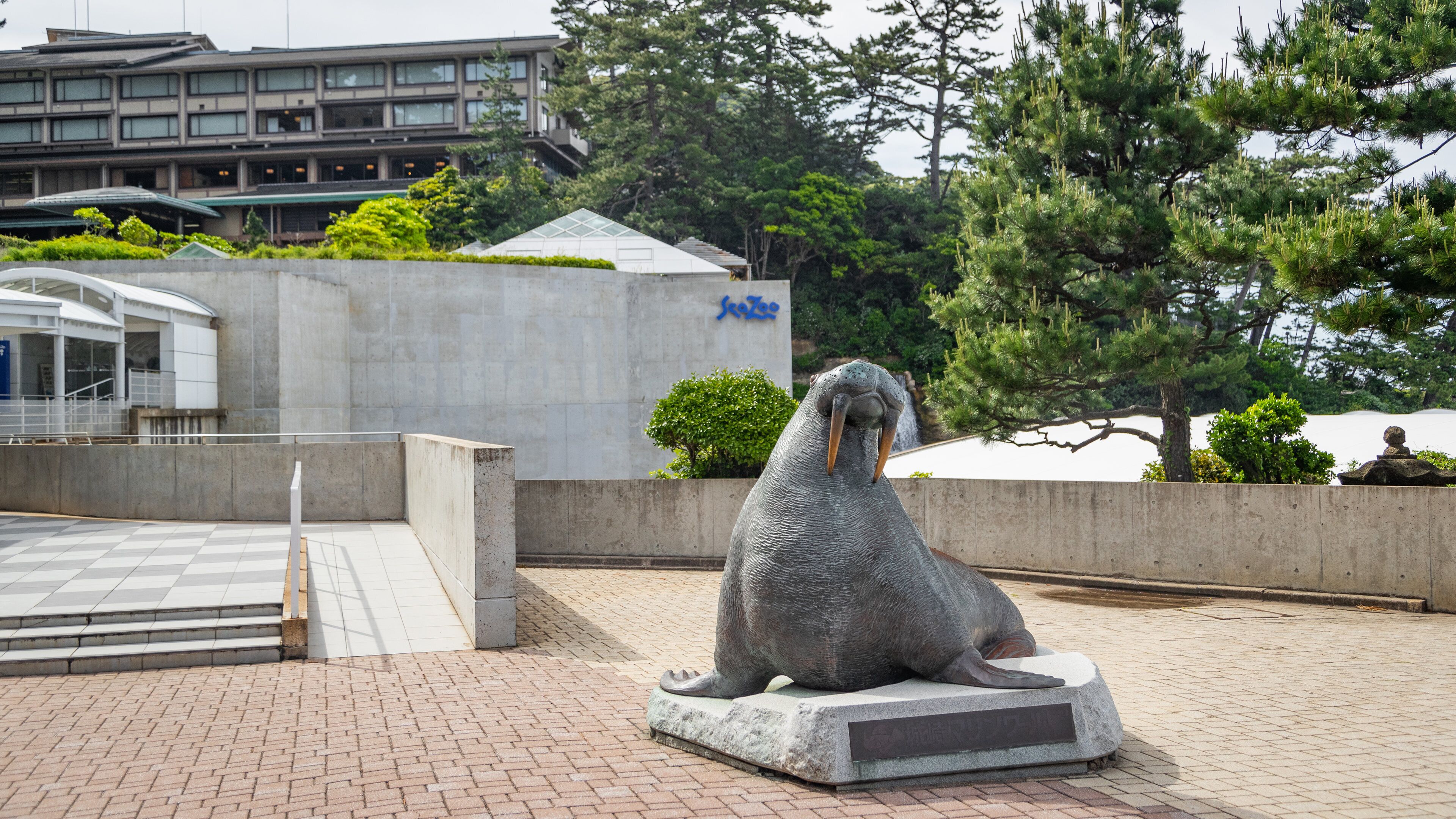 Kinosaki Marine World featuring outdoor art