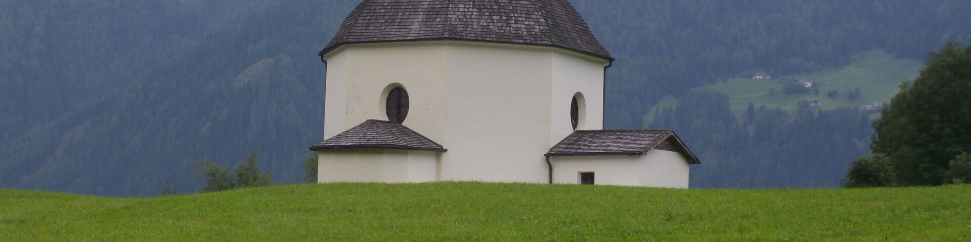 Italy, South Tirol, Wiesen, Heilig Grab Kapelle bei Schloss Moos. The chapel was built in an octagonal form on the initiative of Daniel von Elzenbaum at that time administrator of the parish of Sterzing. The chapel was consecrated in 1631 and is formed by a room sufficient to accommodate a simulacrum of the Holy Sepulchre which is decorated and open to the public every year for Easter.