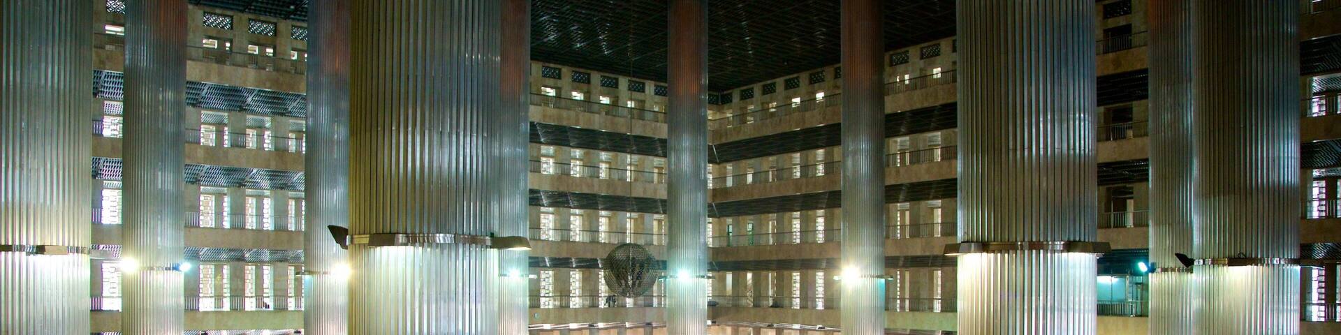 Istiqlal Mosque showing interior views, heritage architecture and modern architecture