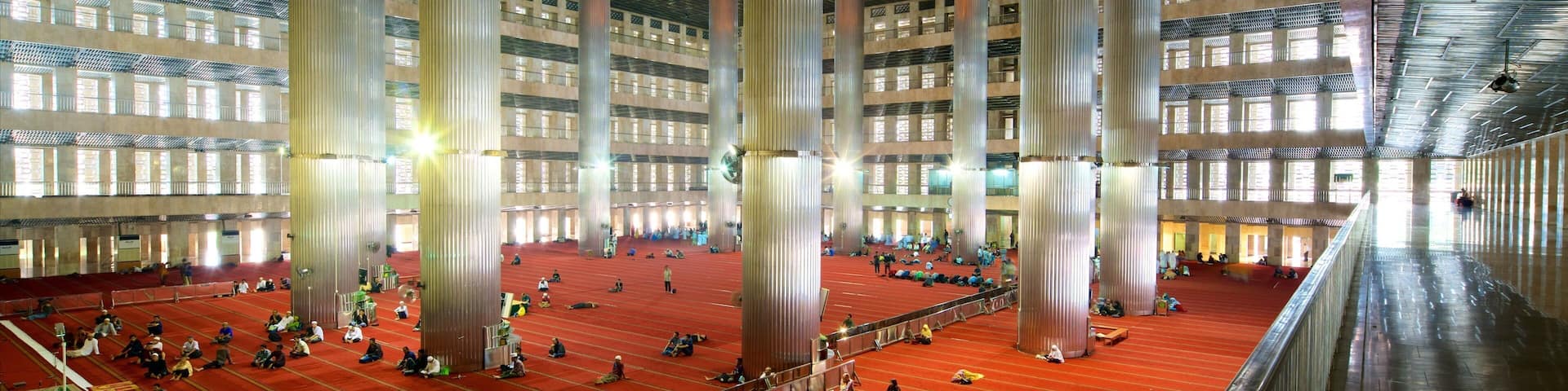 Istiqlal Mosque qui includes patrimoine architectural, architecture moderne et vues intérieures