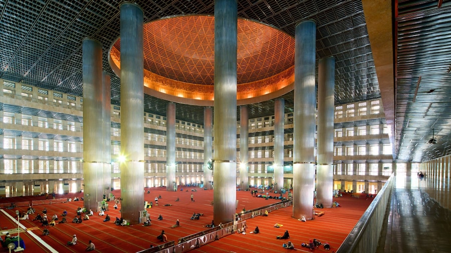 Istiqlal moskee bevat interieur, historische architectuur en moderne architectuur