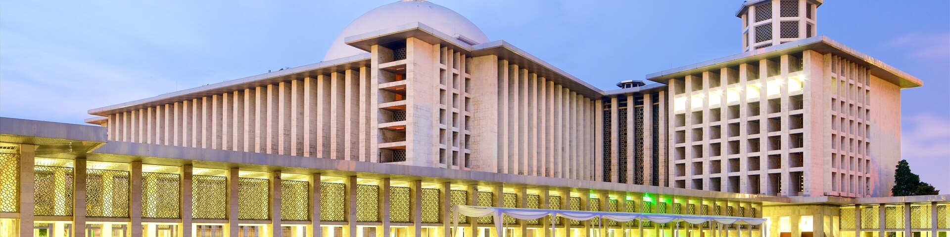 Istiqlal Mosque featuring modern architecture and heritage architecture