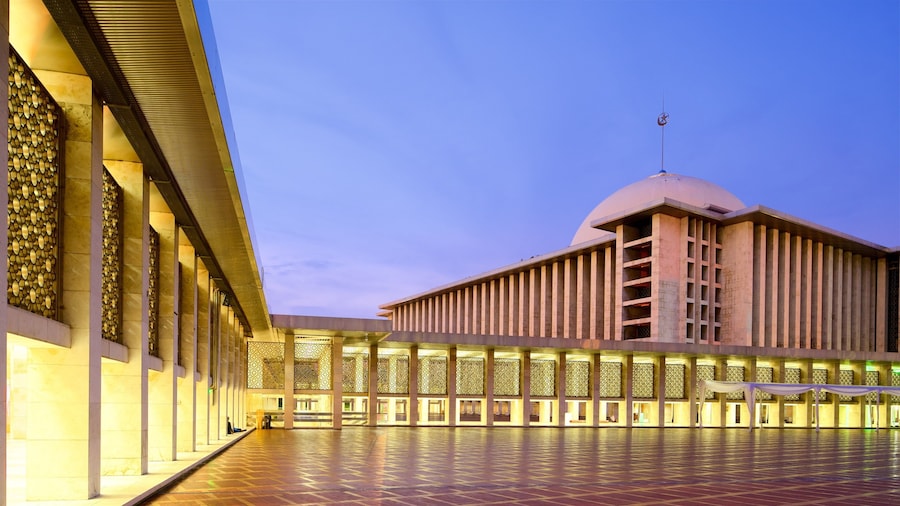 Istiqlal Mosque showing modern architecture and a square or plaza