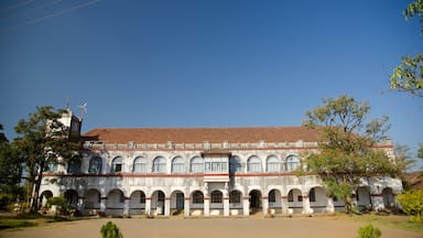 Madikeri Fort featuring a castle, heritage architecture and heritage elements