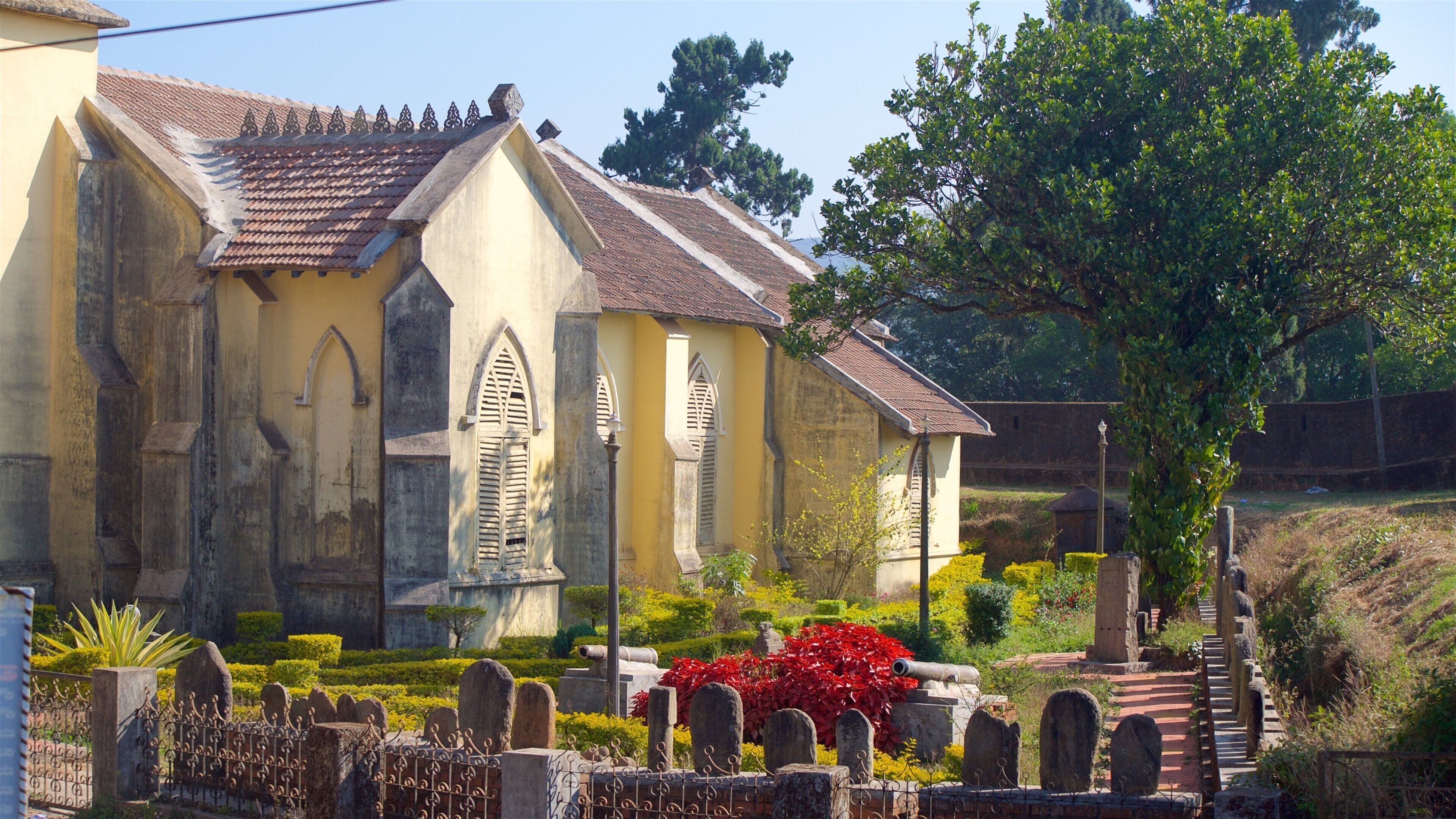 Madikerin linnoitus joka esittää perintökohteet