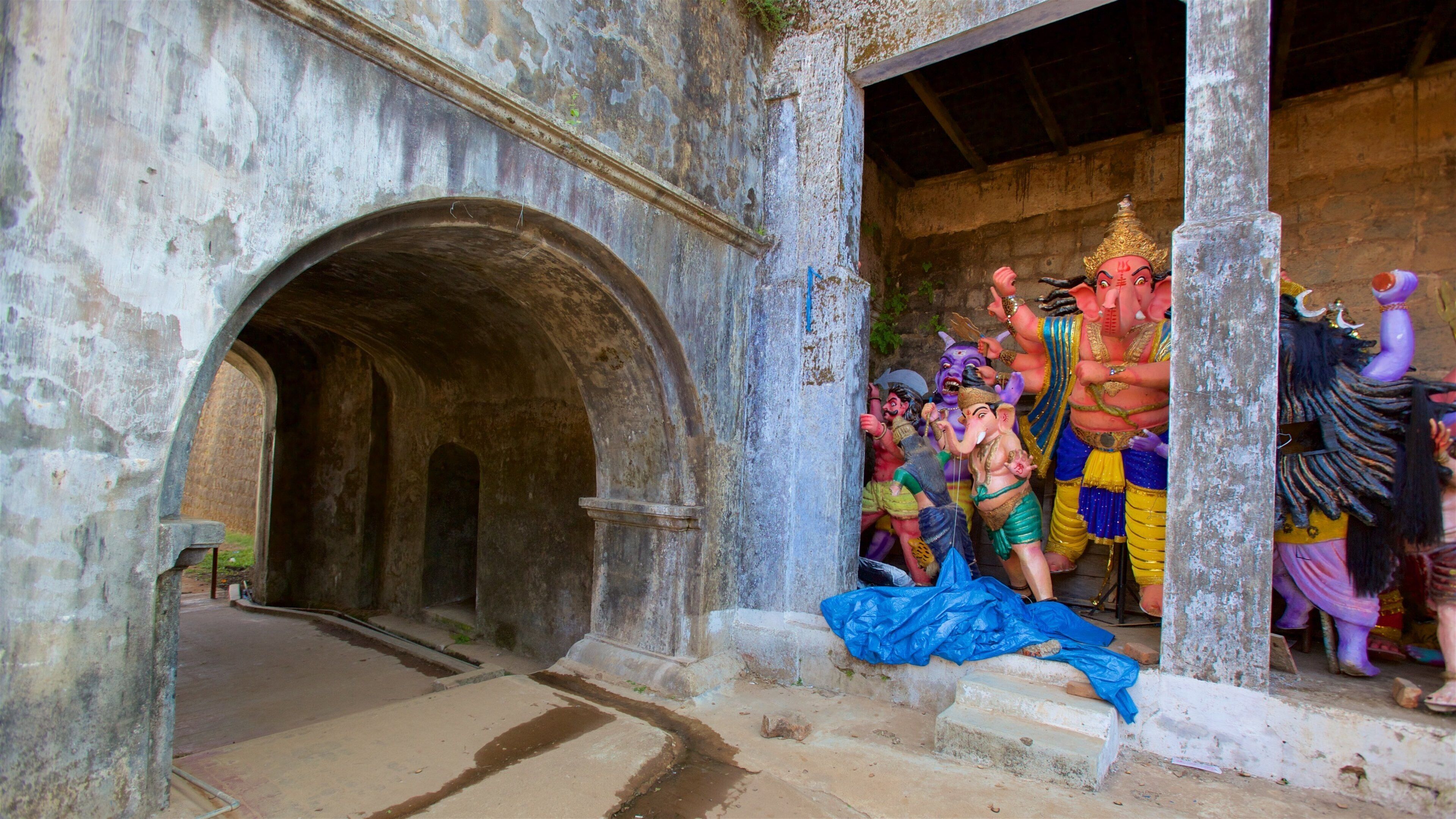 Madikeri Fort featuring art, heritage elements and religious aspects