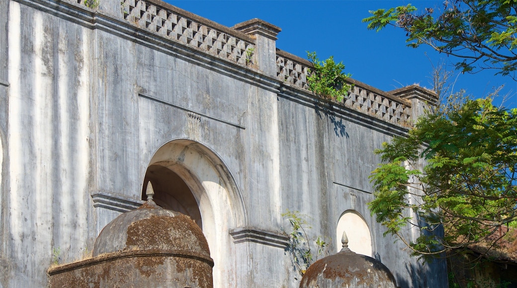 Madikeri Fort featuring heritage elements