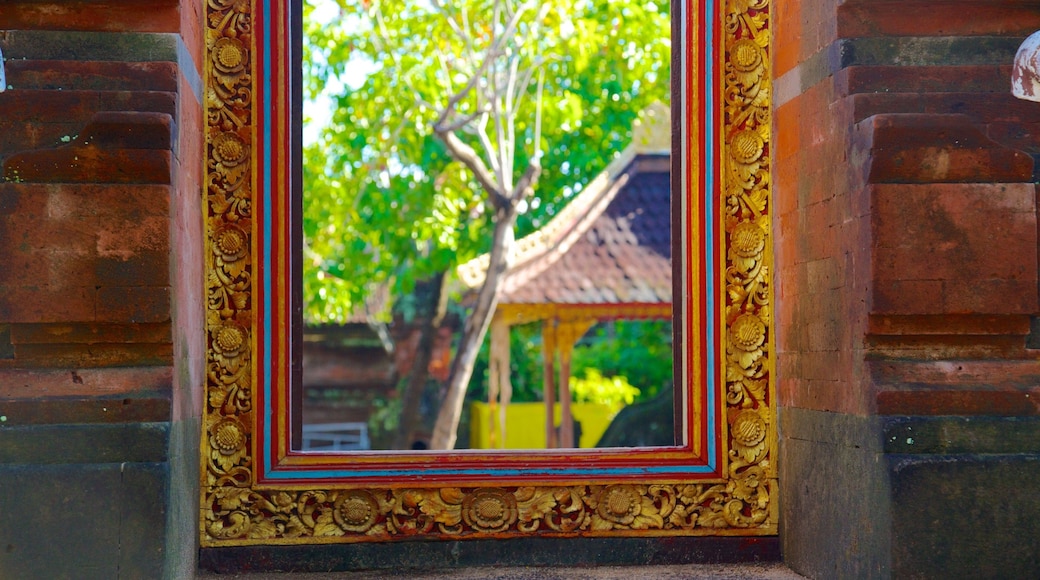 Petitenget Temple which includes religious aspects and a temple or place of worship