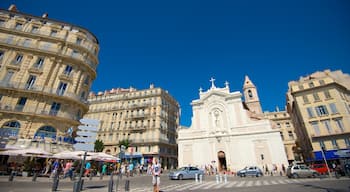 Vieux-Port qui includes scÚnes de rue, quartier d\'affaires et église ou cathédrale