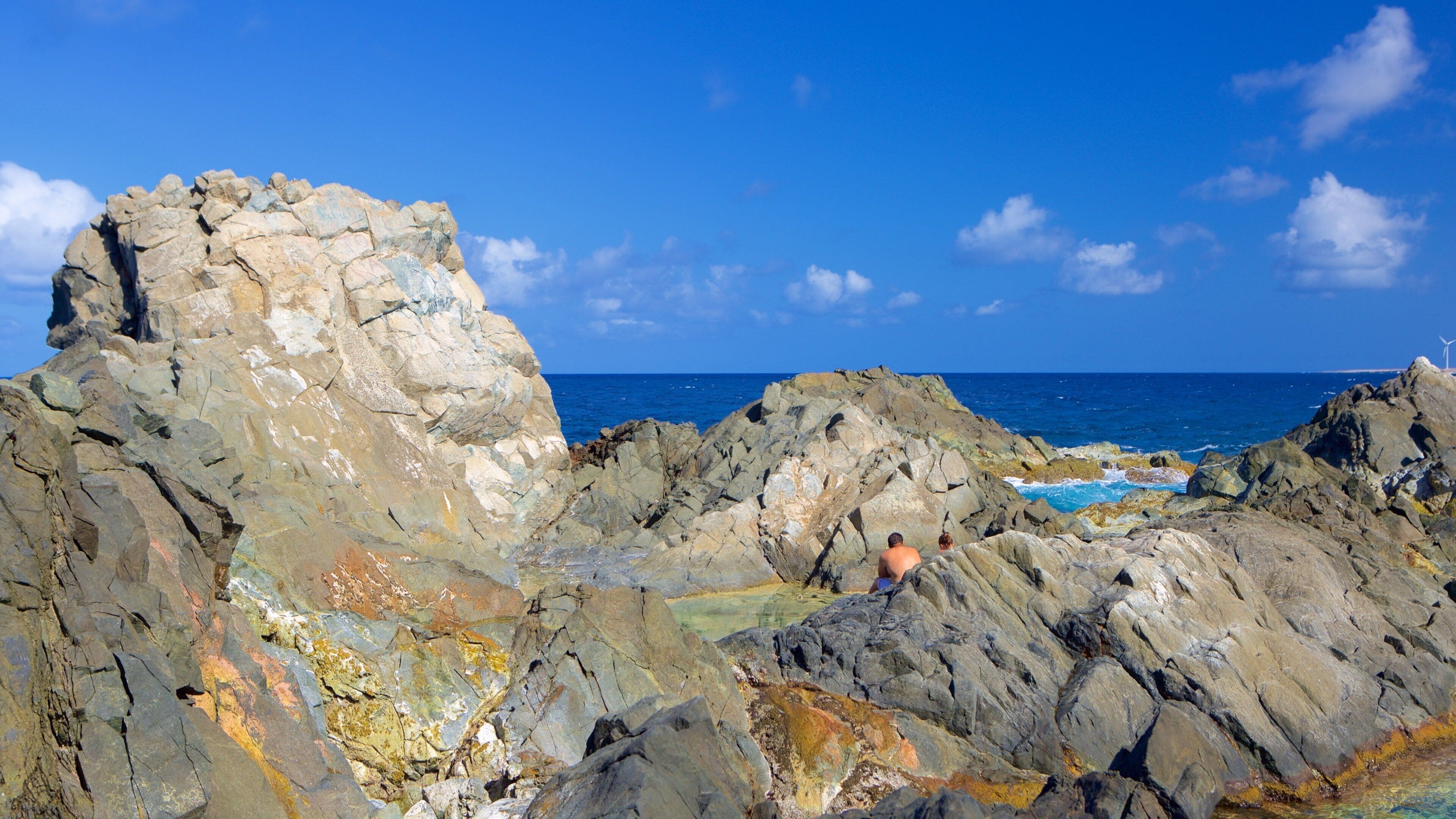 Conchi Natural Pool showing general coastal views