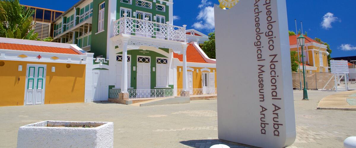 National Archaeological Museum Aruba mettant en vedette petite ville ou village et signalisation