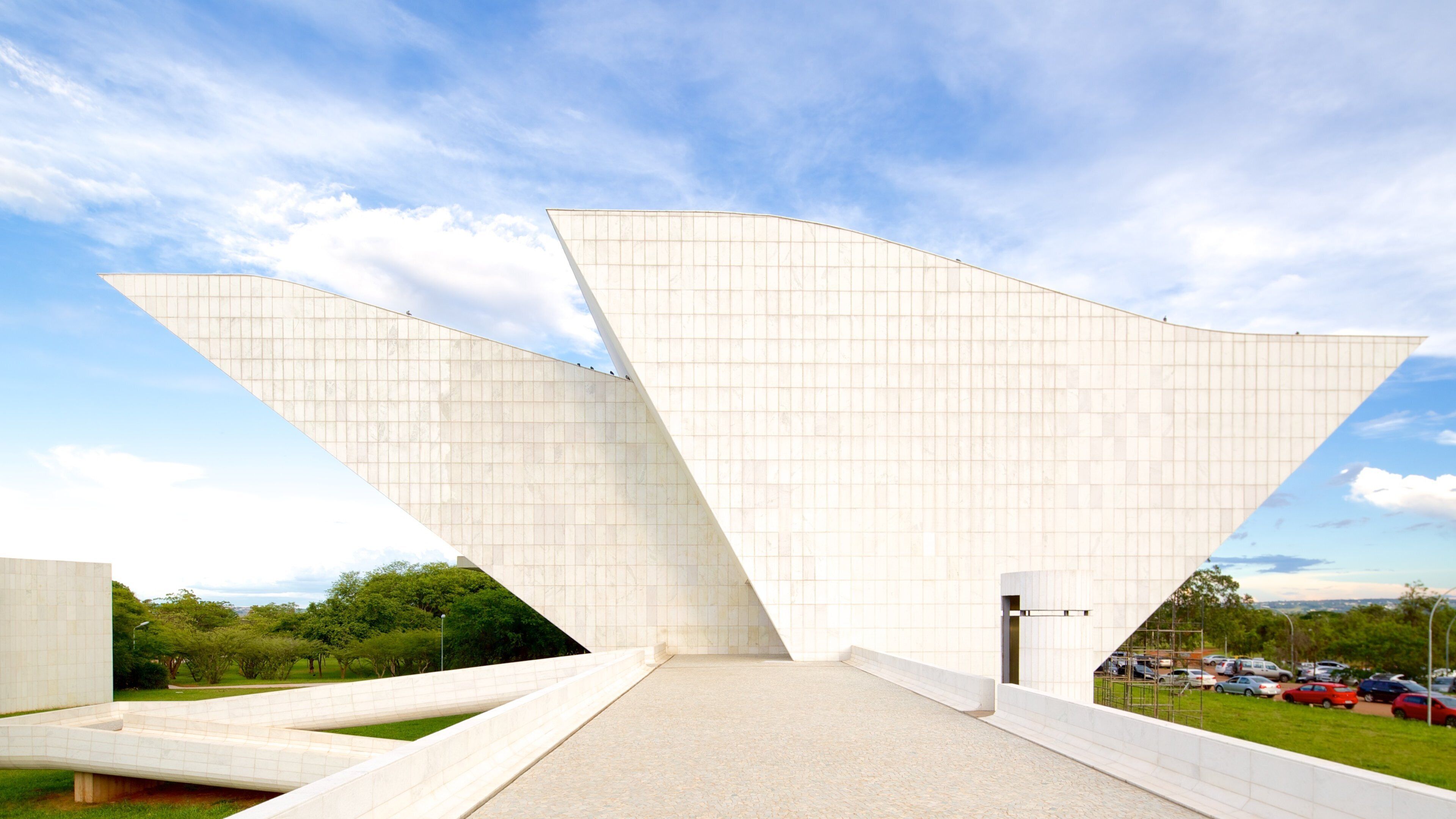 วิหาร Liberty Pantheon ซึ่งรวมถึง สถาปัตยกรรมสมัยใหม่ และ อนุสรณ์