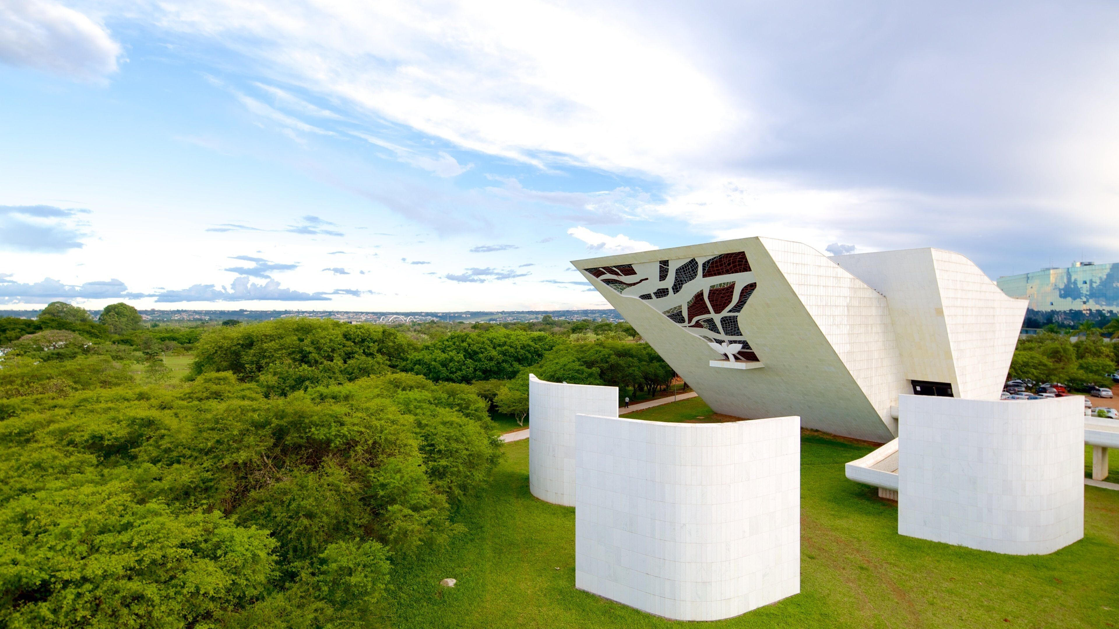Liberty Pantheon which includes a monument, outdoor art and a city