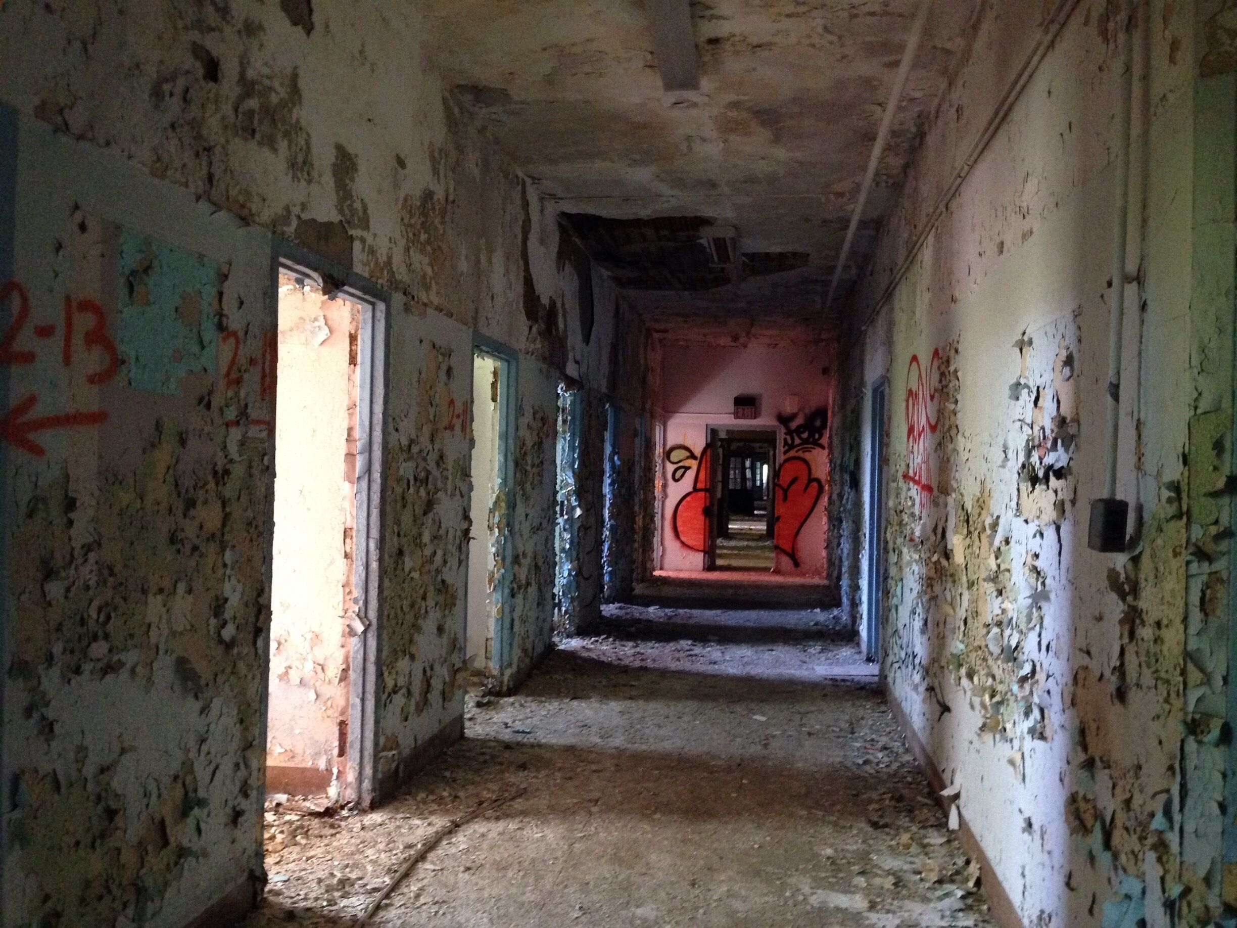 Inside building 39 on the second floor, a long hallway with small rooms on each side which was used to house the patients in the 1930s. This is what it looks like today! #kingsparkpsychiatriccenter #abandoned #lostintime #haunted #longisland 