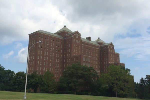 What's left of The main building of kings park physc. One of the most haunted places on Long Island ! Filled with hiking trails open till sunset!
#haunted