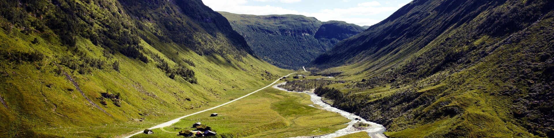 Myrkdalen que incluye vistas panorámicas, un río o arroyo y tierra de cultivo