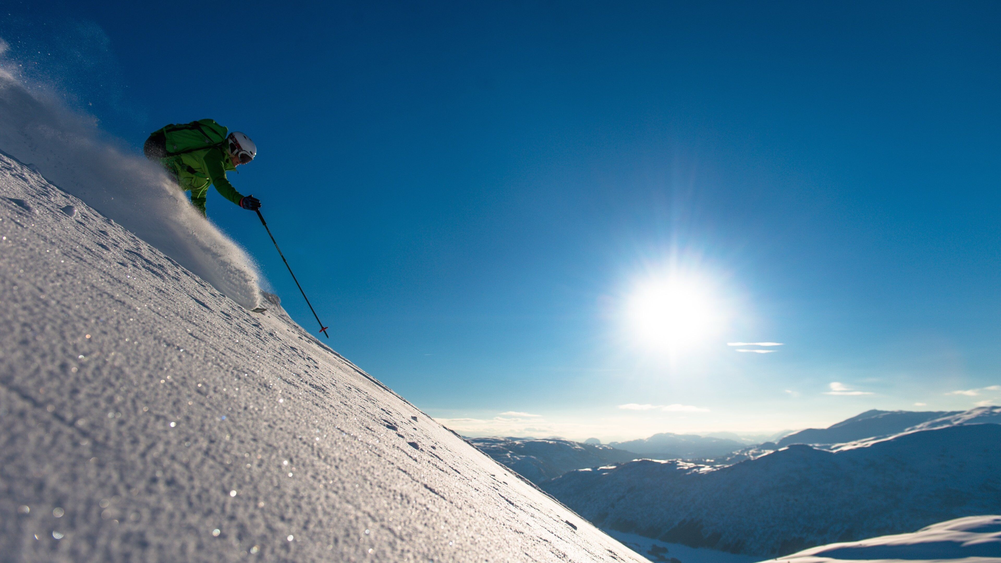 Myrkdalen som viser skikjøring, fjell og snø