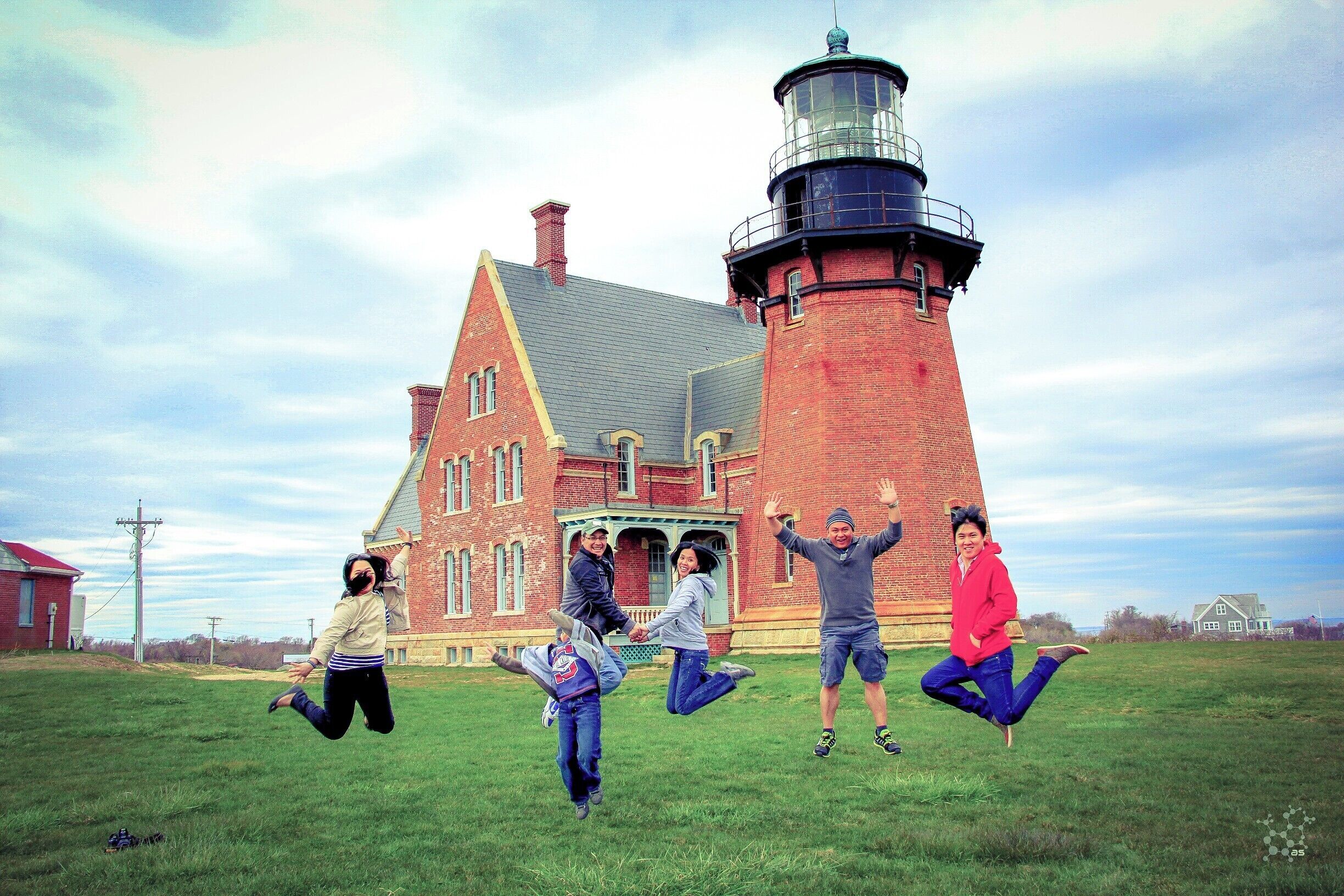 Block Island Southeast Light is a lighthouse located on Mohegan Bluffs at the southeastern corner of Block Island, Rhode Island
