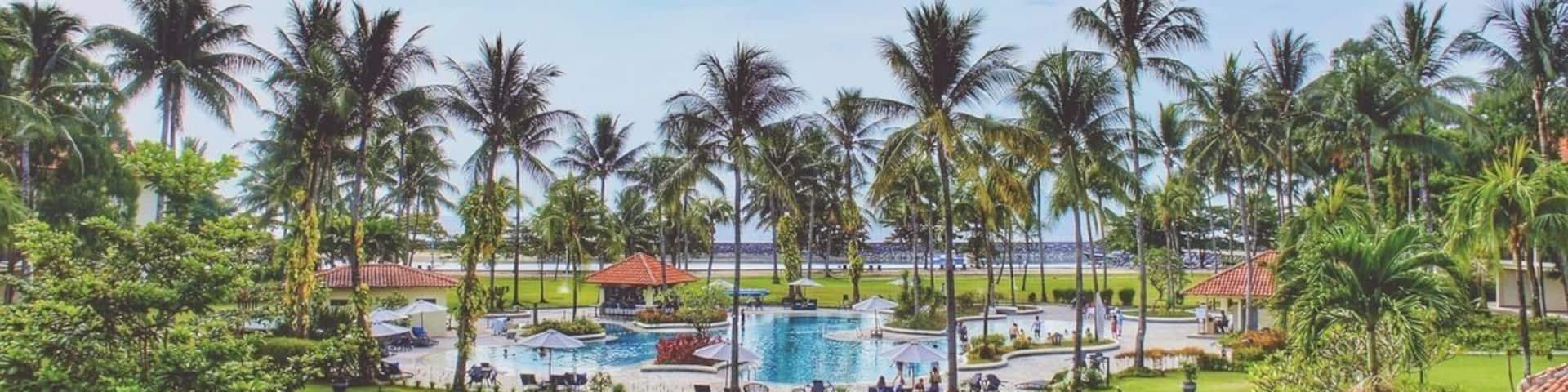 - Tateli Beach Resort -
It is a resort that is located not far from Manado. A nice place for both domestic and international tourist to spend their quality time in Manado.
My friend visited Manado and stayed at this resort, she told me that she took the diving package, although she knew nothing about diving.
You will have to obtain a license to dive, but fortunately many resorts including this offer a diving package for beginner. Basically you will have a two to four day course before you can dive in the sea.
The resort is maintained pretty well and staff are hospitable. Best of all, it has easy access and located not far from the city.
The rate of the hotel starts from about $100 depending on the season and class. It is best to stay at least one week if you want to explore the marine life and highlands at the same time.