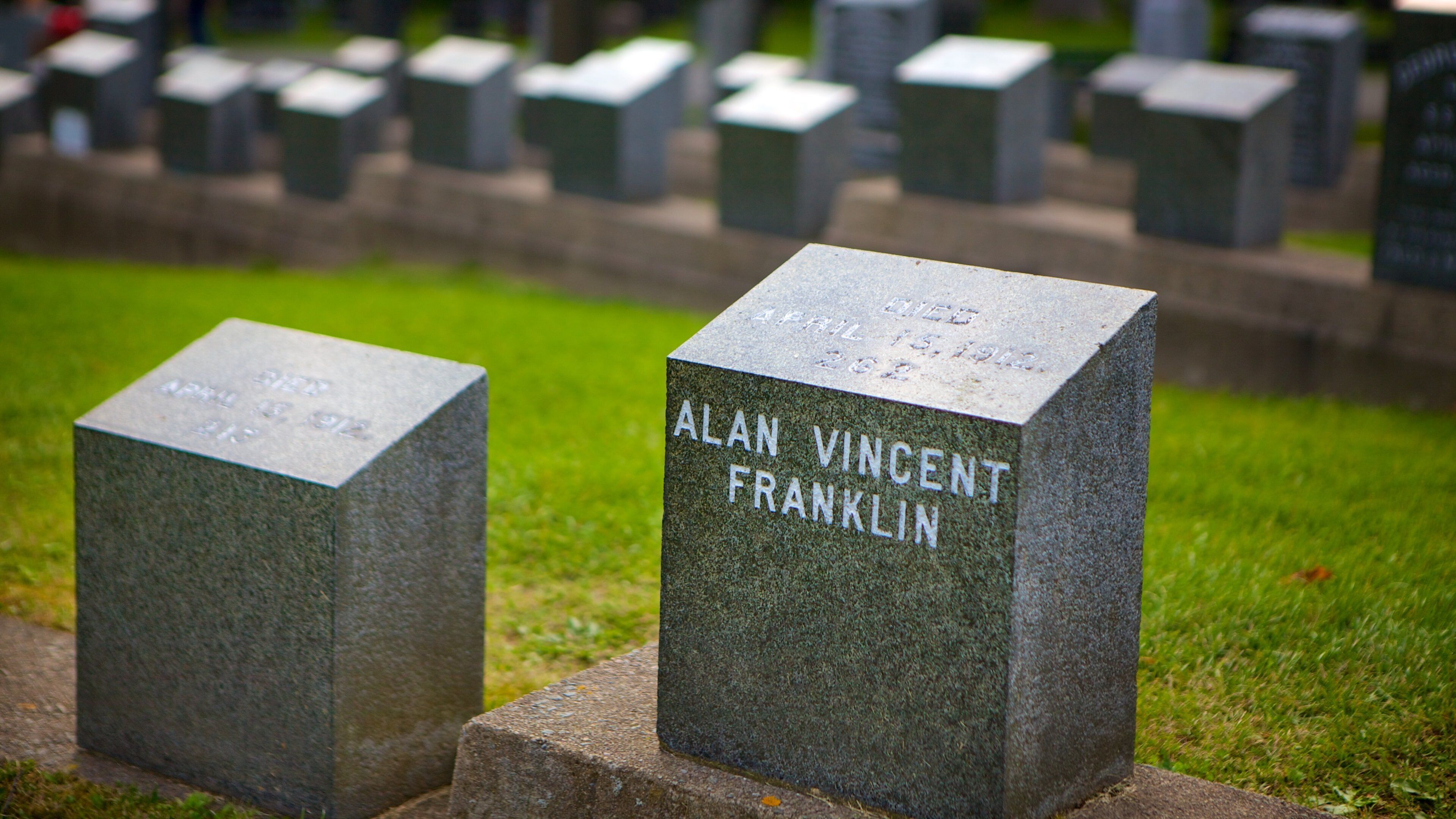 美景墓園 呈现出 墓地 和 紀念館