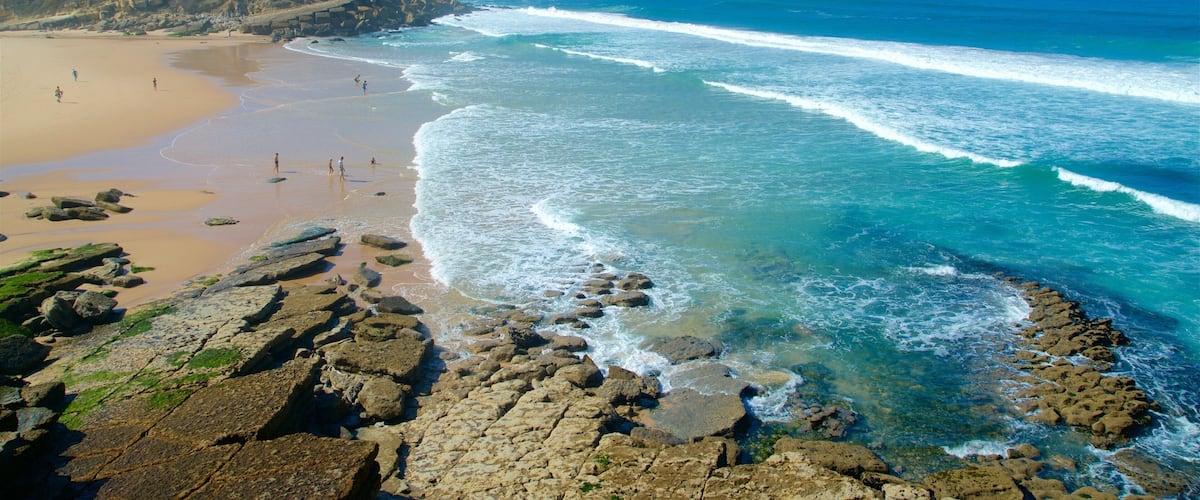 Macas Beach showing waves, a beach and rocky coastline