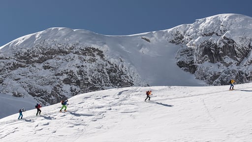 Nassfeld-Hermagor Skiing which includes snow, mountains and snow shoeing