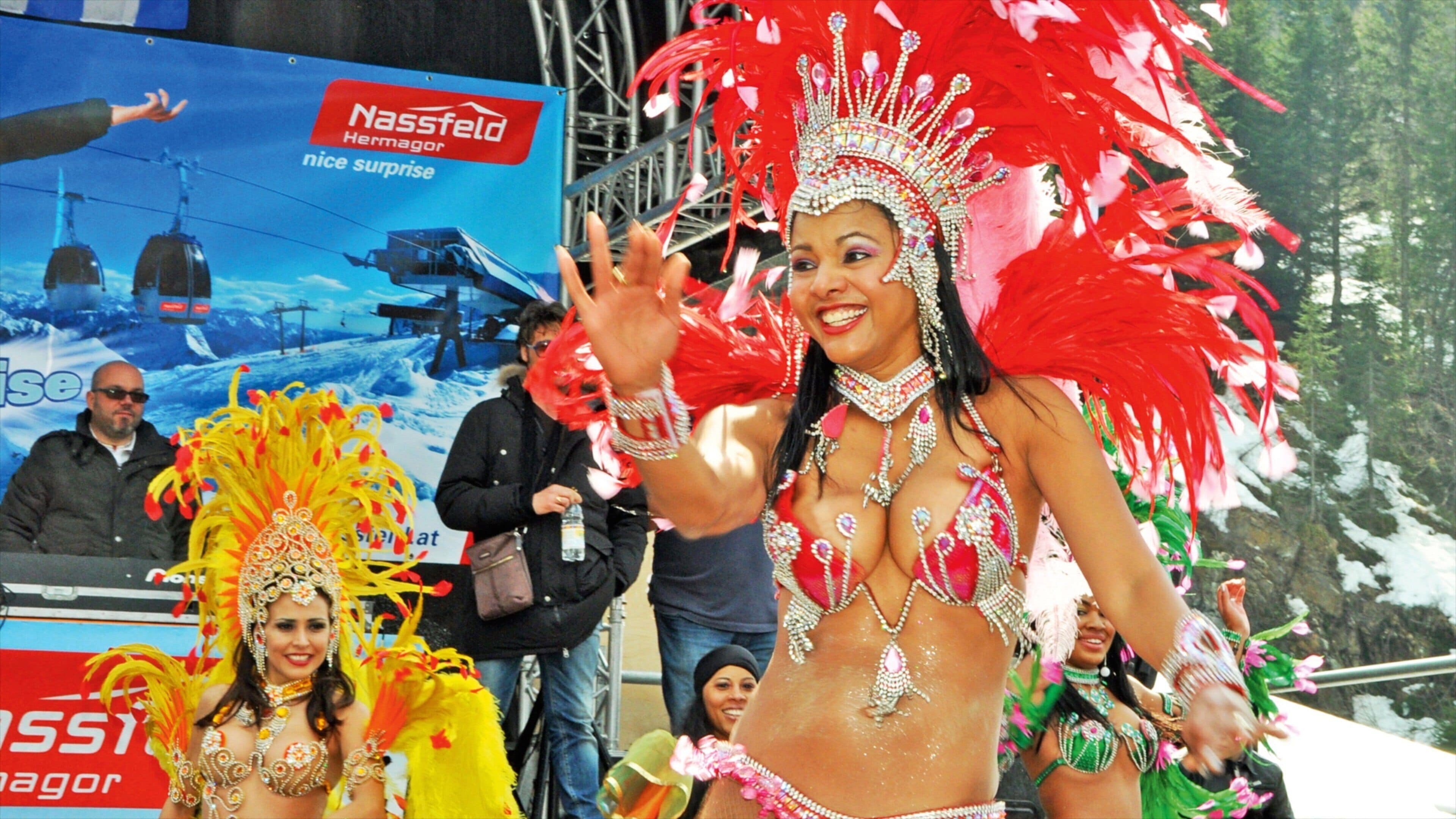 Centro de esquí Nassfeld-Hermagor que incluye un festival y también un pequeño grupo de personas