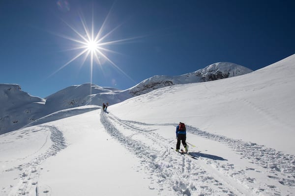 Nassfeld-Hermagor-Skigebiet mit einem Schnee und Berge